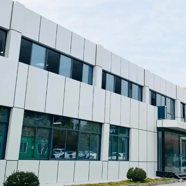 기존의 평면 알루미늄 단일 패널 커튼월