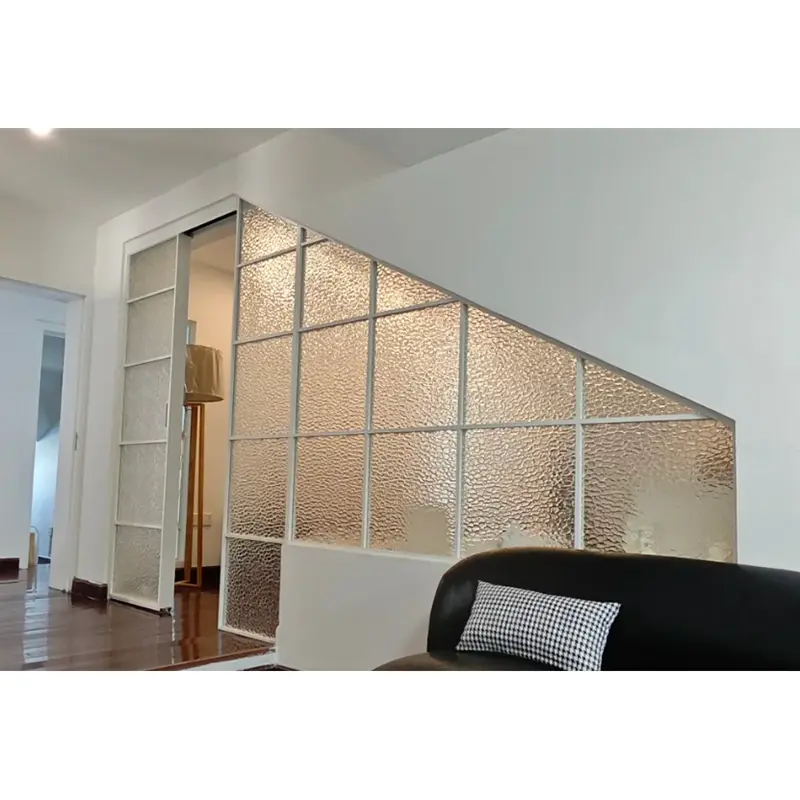 불규칙한 모양의 유리